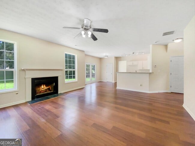 Photo - 260 Winthrop Ln