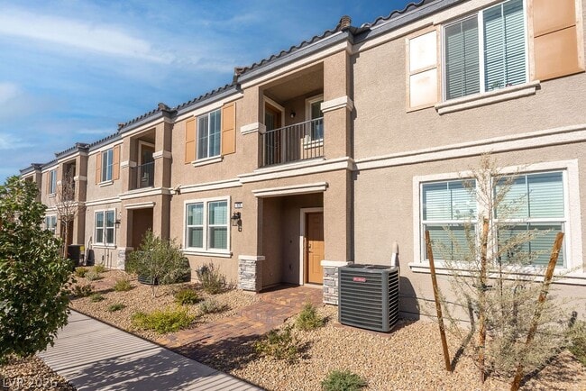 Photo - 626 Bellus Pl