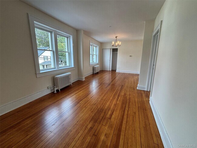 Photo - 8 E Carver St