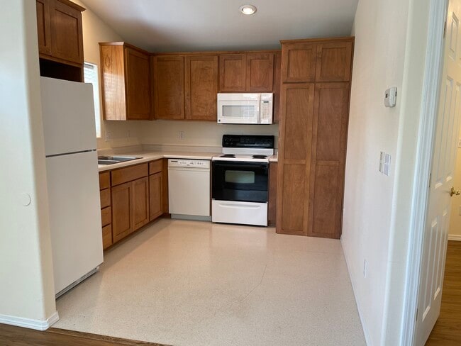 Cocina con lavadora y secadora integradas (superior e inferior) - 207 Willamette Ave