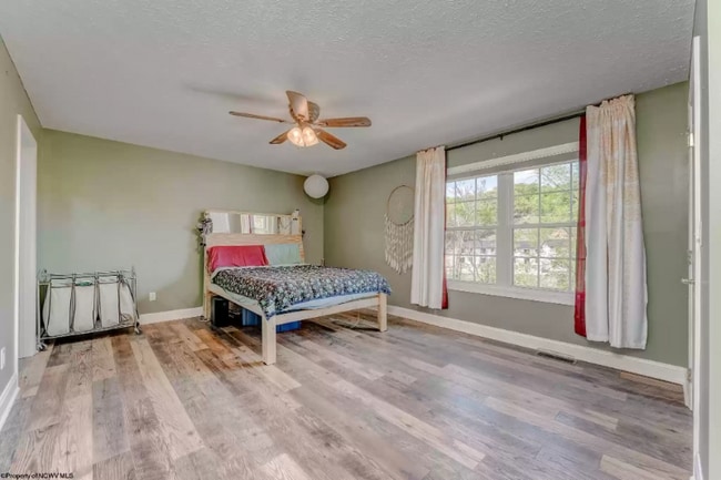 1008 W Canyon Dr