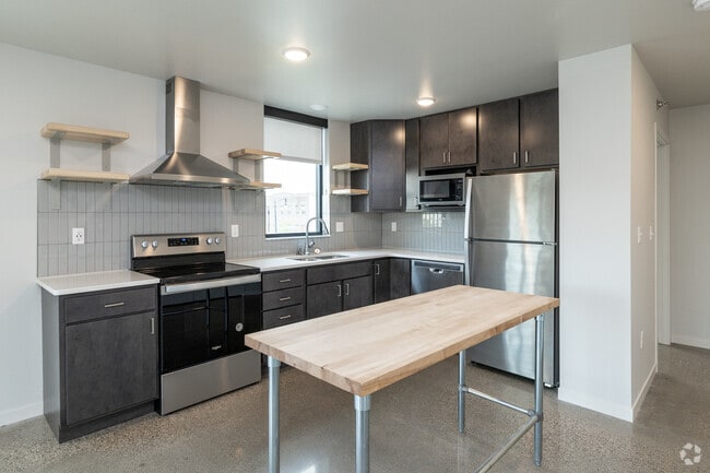 2BR, 2BA - 1,014SF - Kitchen