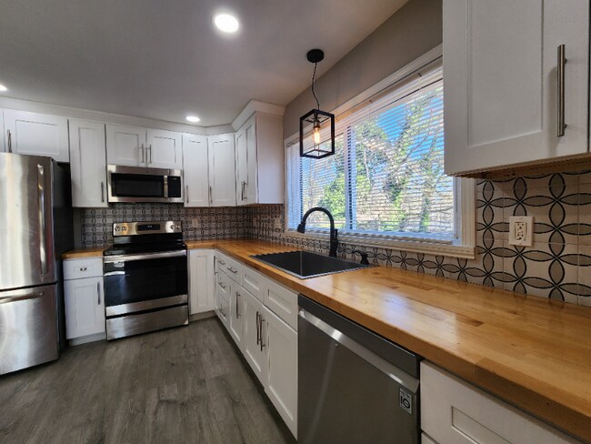 Photo - 1020 Woodvale Dr