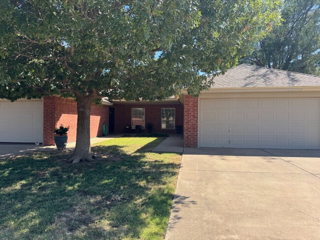 Building Photo - Beautifully remodeled 2/2/2 in very upscal... Unit B Rental