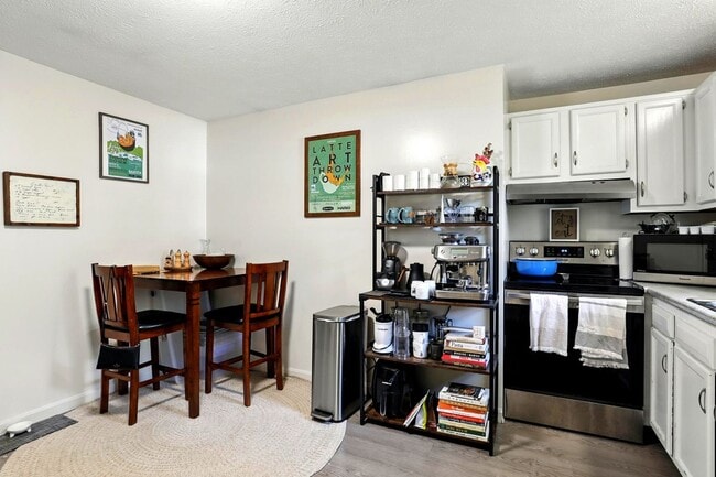 859 Mammoth Rd Unit 3