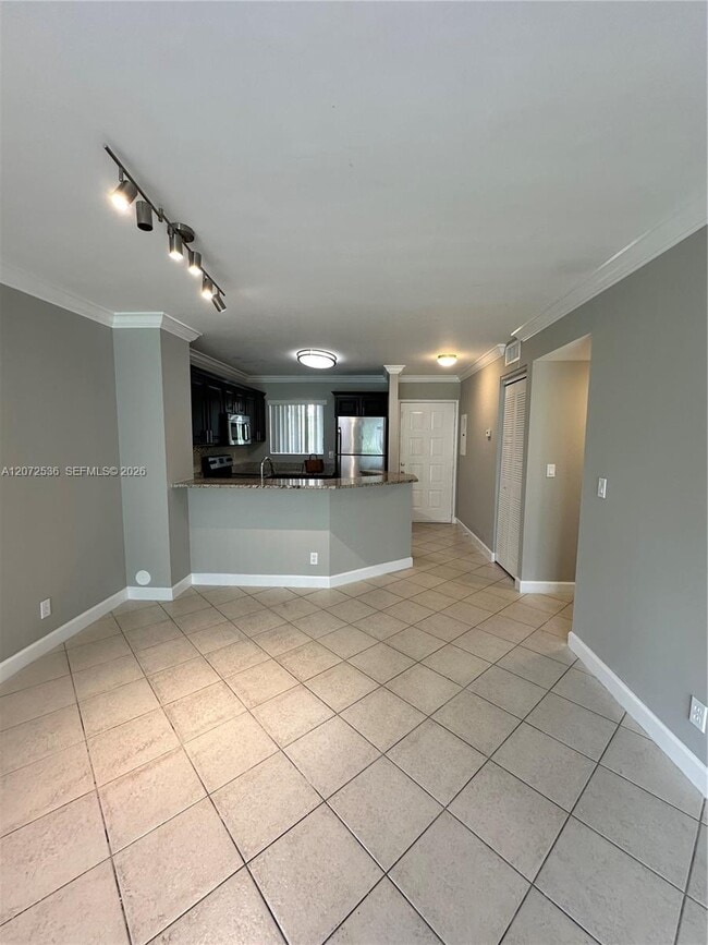 Photo - 8750 N Sherman Cir Unit 103