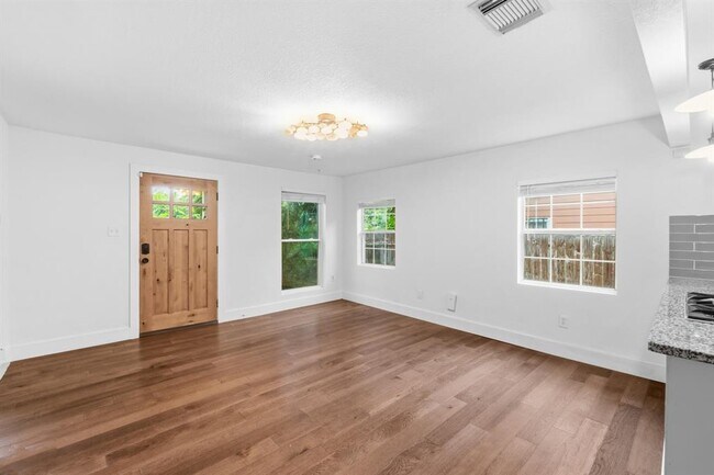 1137 Nickols Ave