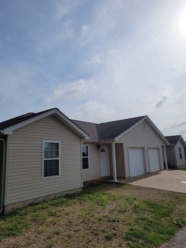 Photo - 1010 Hail Dr Townhome