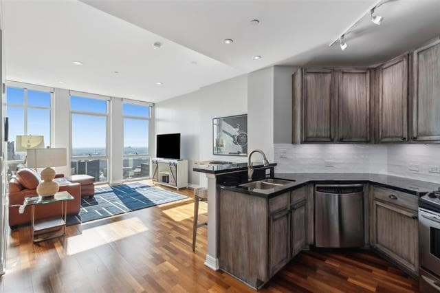 Building Photo - 500 Throckmorton St Unit 2310