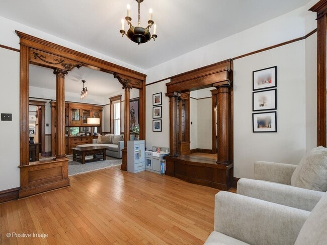 Photo - 2335 W Walton St