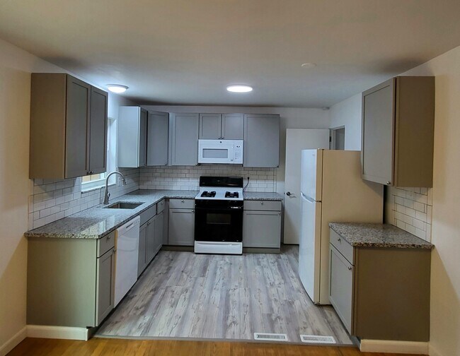 Photo - 549 Cumberland Rd