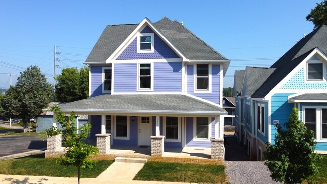 Building Photo - 1537 Forest Ave Rental