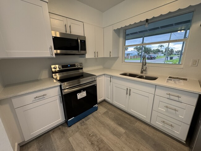 Photo - 116 Myakka Dr