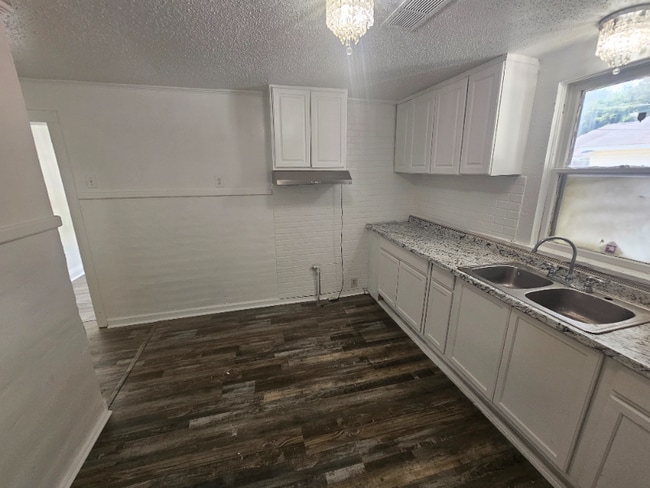 Photo - 836 S Tipton St