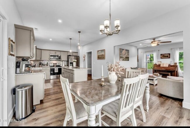 Photo - 7017 Remagen Ln