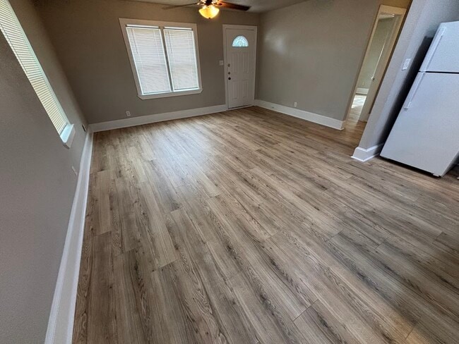 Photo - 505 Fort Clark Dr