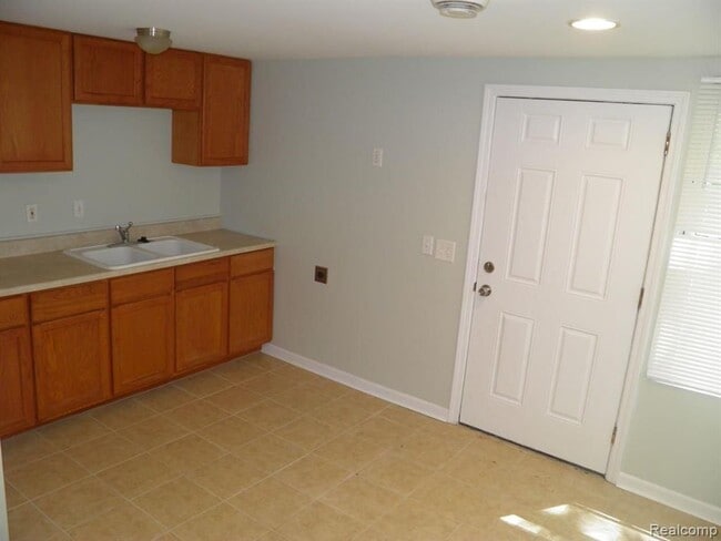 Photo - 21142 Ontaga St