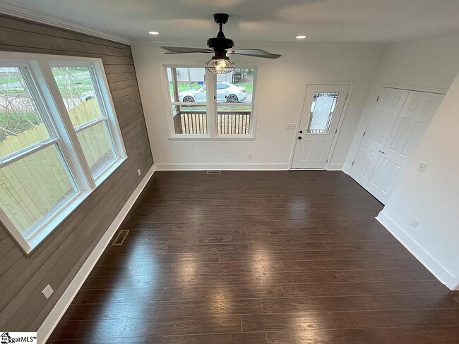 Photo - 305 Averill St