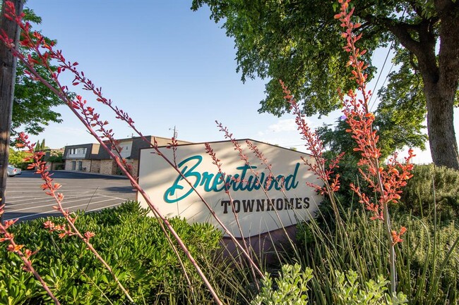 Building Photo - 5506 Grover Ave Unit A102