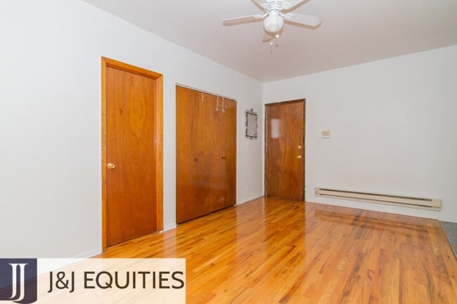 Photo - 4501-4515 N Malden St