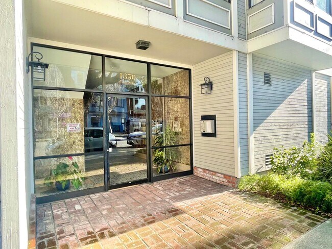 Photo - Light Filled, Pristine 1br/1Ba Condo w/Par...