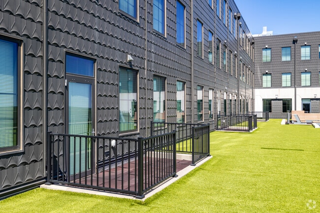 Rooftop Courtyard - The Parkhaus - Leasing By Bedroom