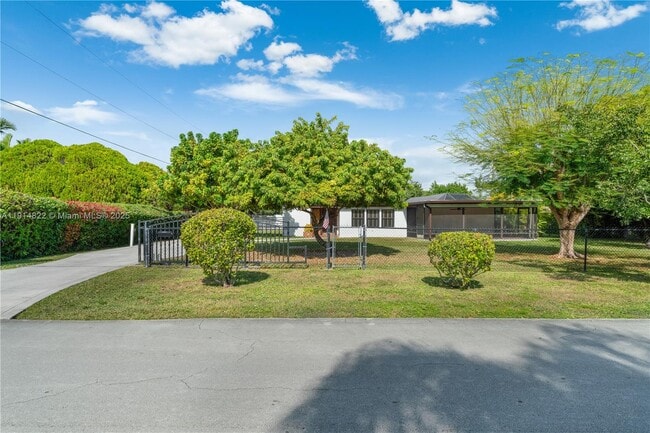 Building Photo - 10621 SW 111th St