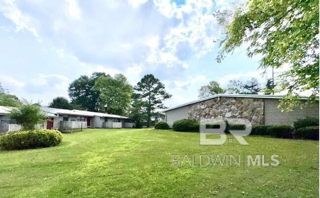 Building Photo - 1101 W Laurel Ave Rental