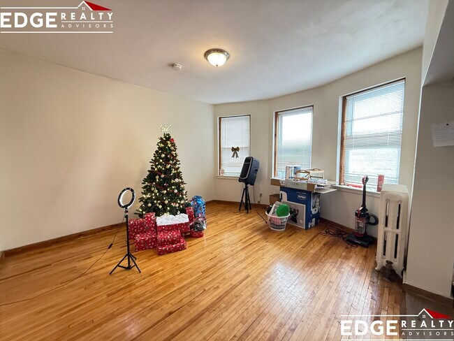 Building Photo - 155 Strathmore Rd Unit 1