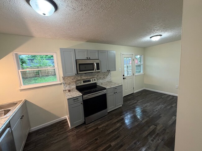 Photo - 725 Goyne Ave