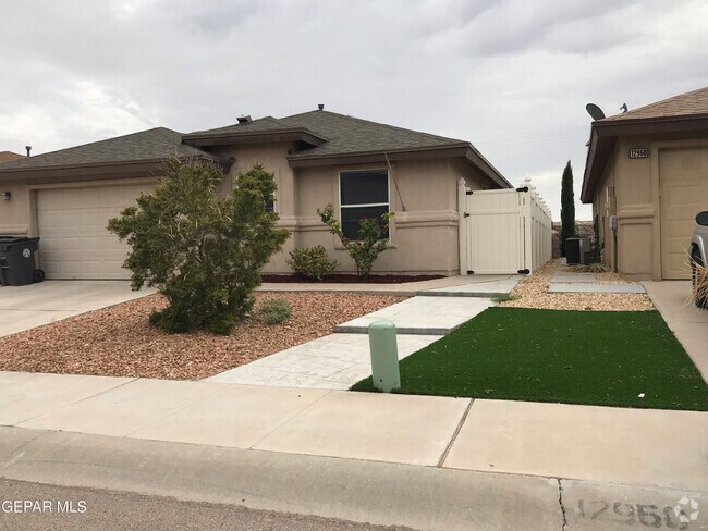 Building Photo - 12964 Hueco Cave Dr Rental