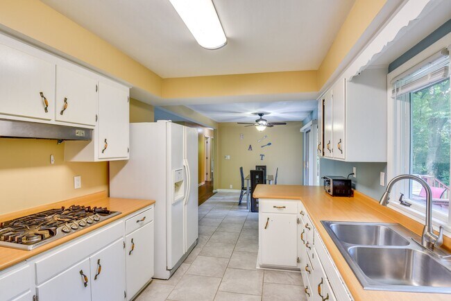 Photo - 4152 Sawyer Rd