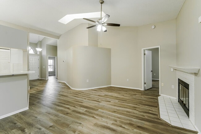 Photo - 8046 Hathaway Dr