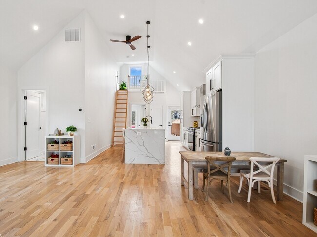 Photo - 1025 Dewey Ave