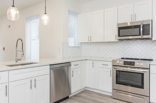 Photo - 2429 W Thompson St Unit #A