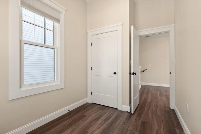 Photo - 701 E 2nd St Unit 1