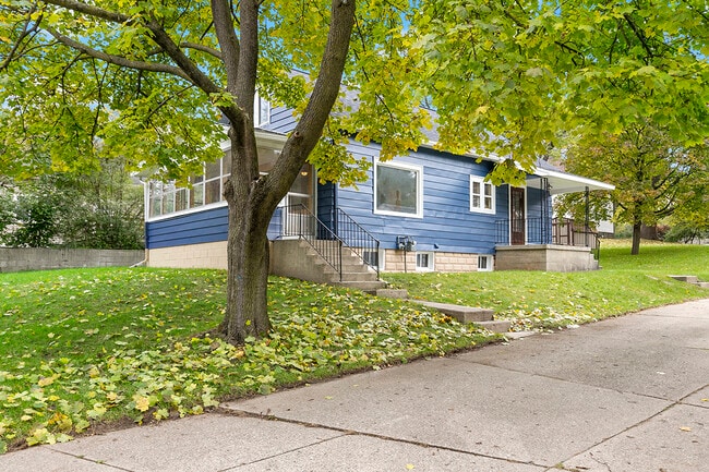 Photo - 1633 McDonald St NW