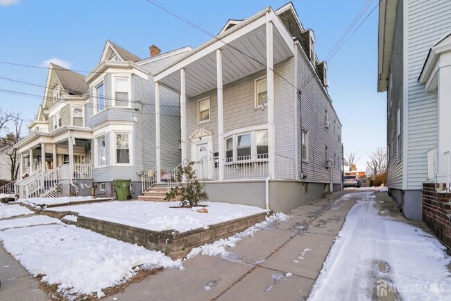 Building Photo - 194 High St Unit 3