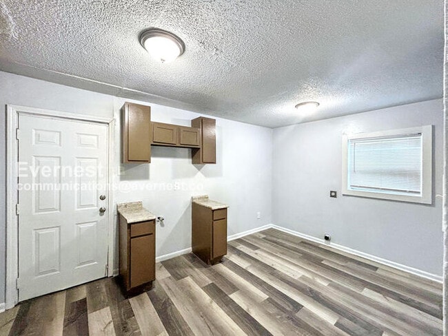 Photo - 4620 Sunnybrook St