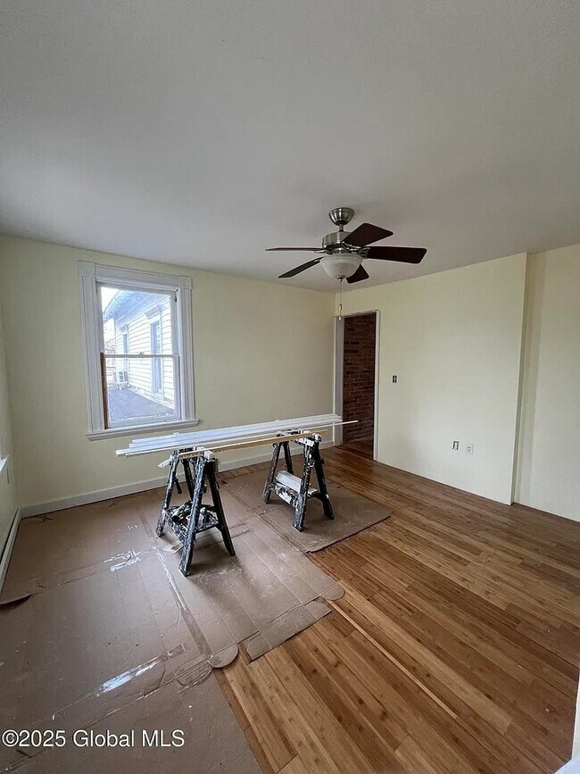 21 Willett St