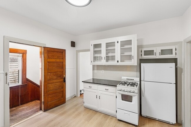 Photo - 31 Hunting St