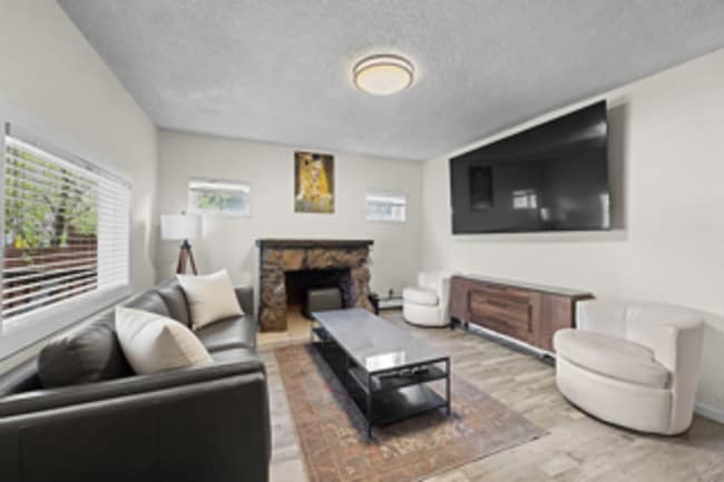 Photo - 2235 Walnut St