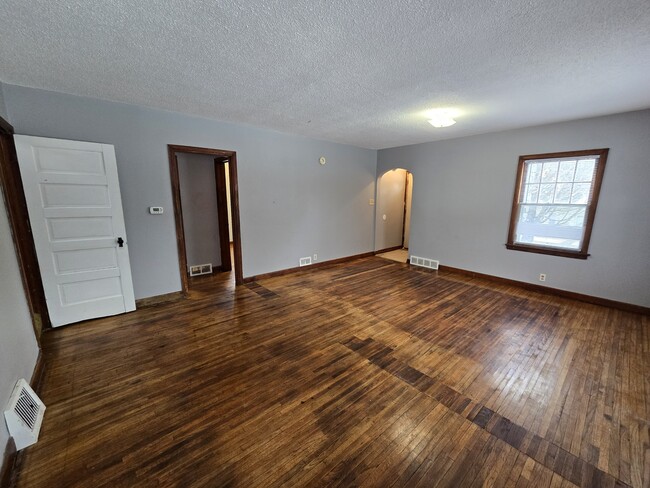 401 Charles St