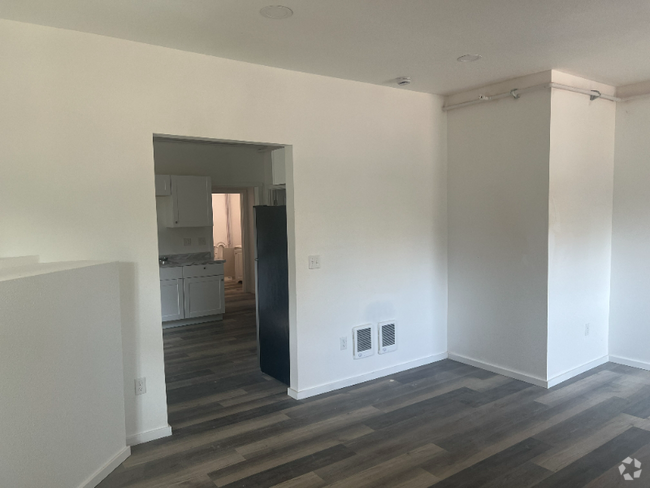 Building Photo - 325 1st Ave Unit C Rental