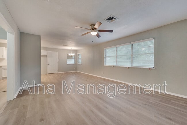 Photo - 805 N Douglas Ave