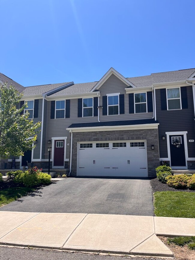 Photo - 437 Greenwood Dr