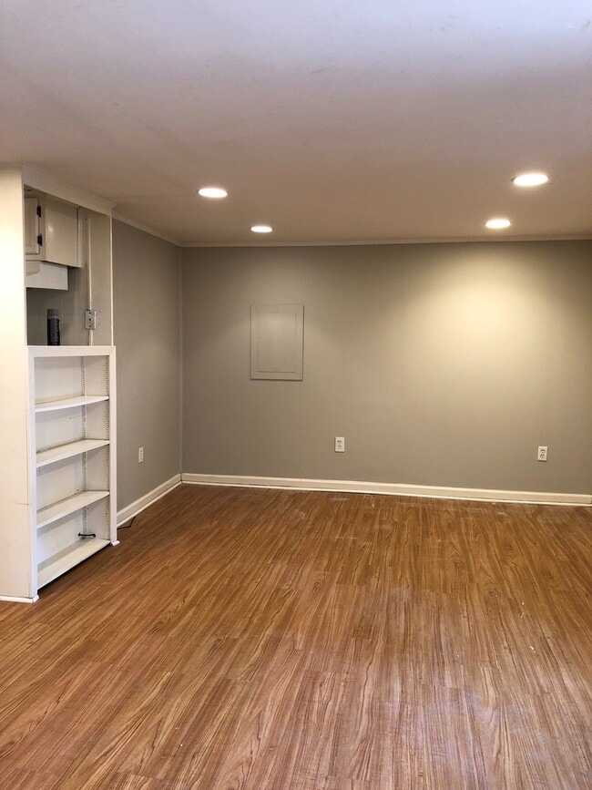 Photo - 2819 White Oak Dr Unidad DOWN