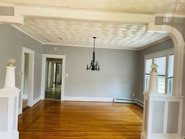32 Woodford St
