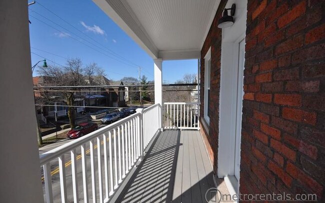 Photo - 452 W 3rd Ave Unidad B