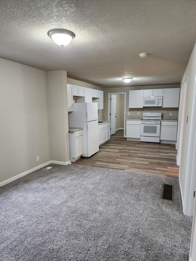 Photo - 2 Bedroom 1 Bath Home With 2 Stall Garage